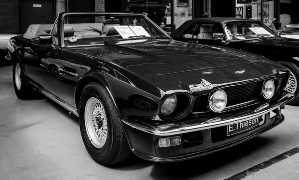 Coches Aston Martin V8 Volante . —  Fotos de Stock