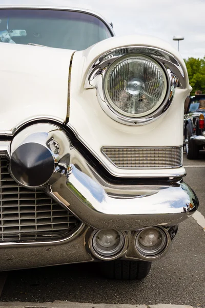 Berlin, Almanya - 17 Nisan 2014: oldtimer detayını cadillac serisi 62 (beşinci üretme). 27 oldtimer gün berlin - brandenburg — Stok fotoğraf