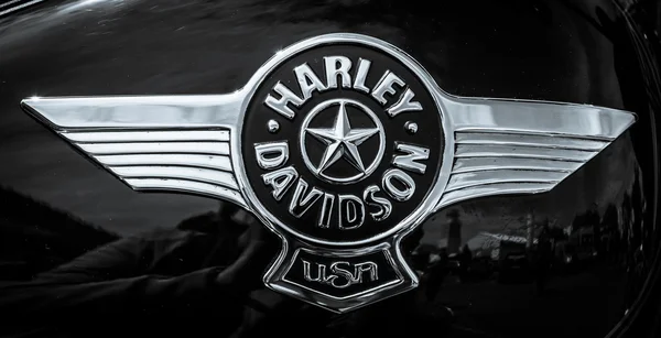 BERLIN, GERMANY - MAY 17, 2014: The emblem on the fuel tank of motorcycle Harley Davidson Softail. Black and white. 27th Oldtimer Day Berlin - Brandenburg — Stock Photo, Image