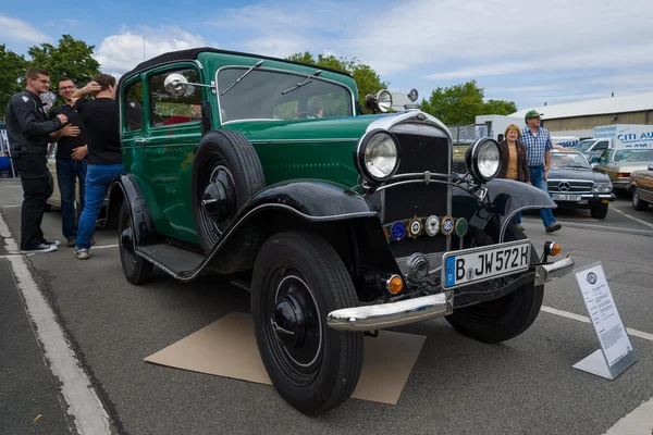 BERLIM, ALEMANHA - 17 de maio de 2014: Oldtimer Opel 1.2-litro Cabrio-Limousine (1934). 27th Oldtimer Day Berlim - Brandemburgo — Fotografia de Stock