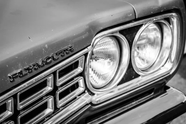 BERLIN, GERMANY - MAY 17, 2014: Detail of the mid-size car Plymouth Satelitte 4-door Sedan (Second Generation). Black and white. 27th Oldtimer Day Berlin - Brandenburg — Stock Photo, Image