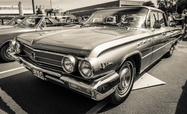 BERLIN, GERMANY - MAY 17, 2014: Full-size car Buick LeSabre 4-Door Sedan (1962). Black and white. 27th Oldtimer Day Berlin - Brandenburg — Stock Photo, Image