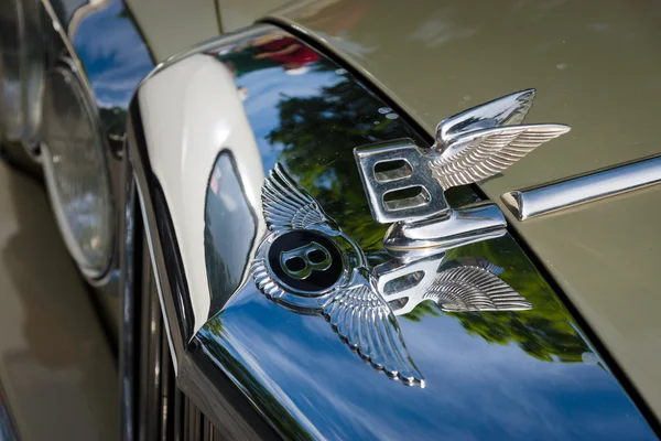 BERLINO, GERMANIA - 17 MAGGIO 2014: Cappuccio ornamento dell'auto di lusso Bentley T2 a grandezza naturale. 27th Oldtimer Day Berlino - Brandeburgo — Foto Stock