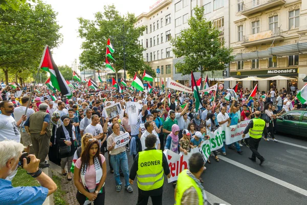 March of Solidarity with the Palestinian People. Conflict in the Middle East between Israel and Palestine. — Stock Photo, Image