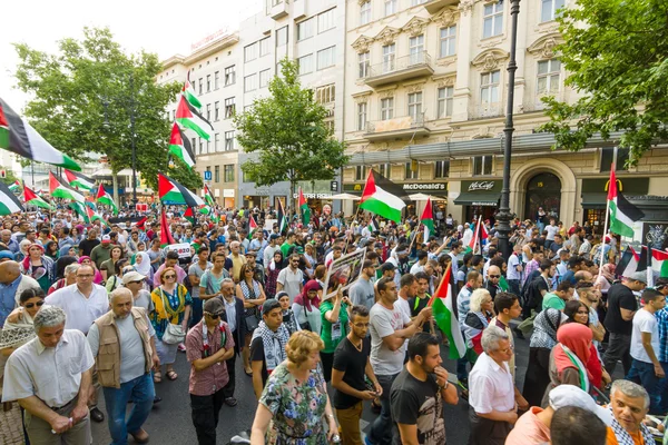 March of Solidarity with the Palestinian People. Conflict in the Middle East between Israel and Palestine. — Stock Photo, Image
