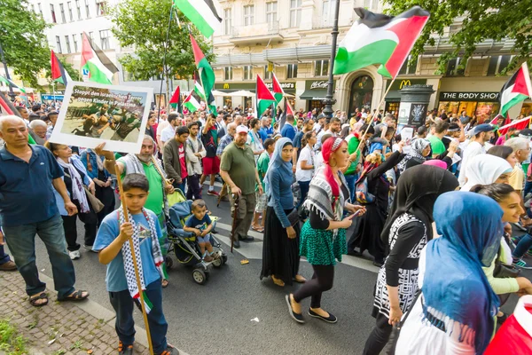 Marcia di solidarietà con il popolo palestinese. Conflitto in Medio Oriente tra Israele e Palestina . — Foto Stock