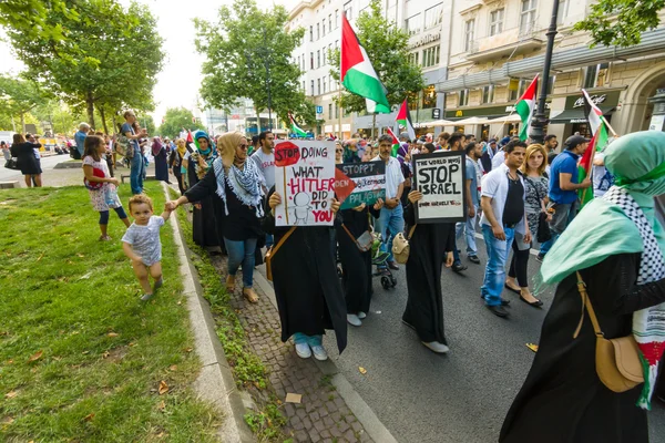 Marcia di solidarietà con il popolo palestinese. Conflitto in Medio Oriente tra Israele e Palestina . — Foto Stock