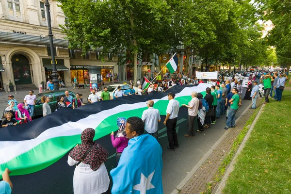 March of Solidarity with the Palestinian People. Conflict in the Middle East between Israel and Palestine. — Stock Photo, Image