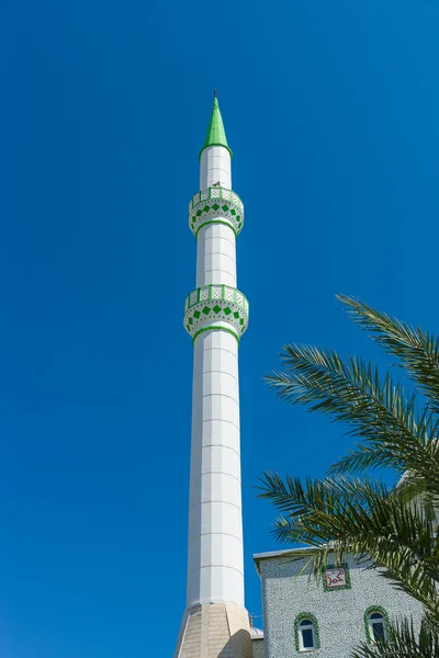 Das Minarett der Hauptmoschee in der Stadt Side. Anatolische Küste. — Stockfoto