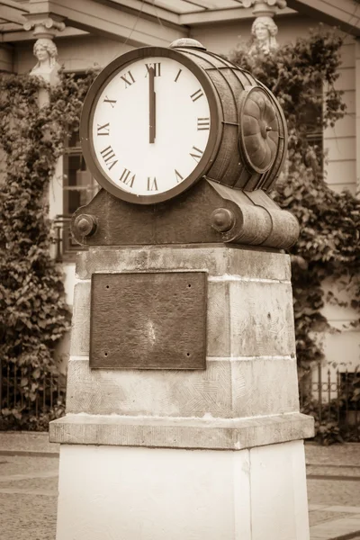 Vintage clock in the town square. Sepia — Stock Photo, Image