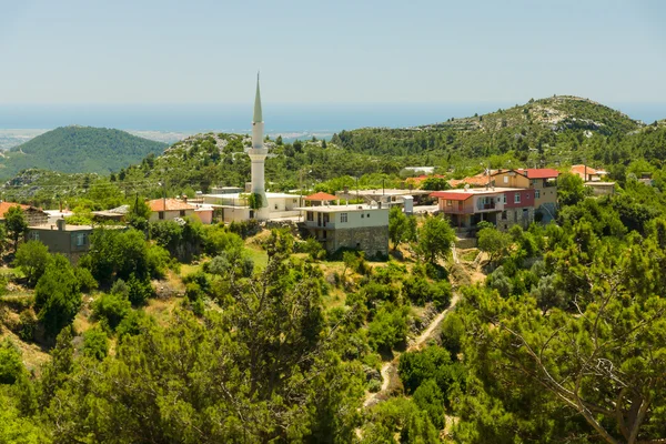 Taurusbergen. byn sirtkoy. Antalyaprovinsen. Turkiet — Stockfoto