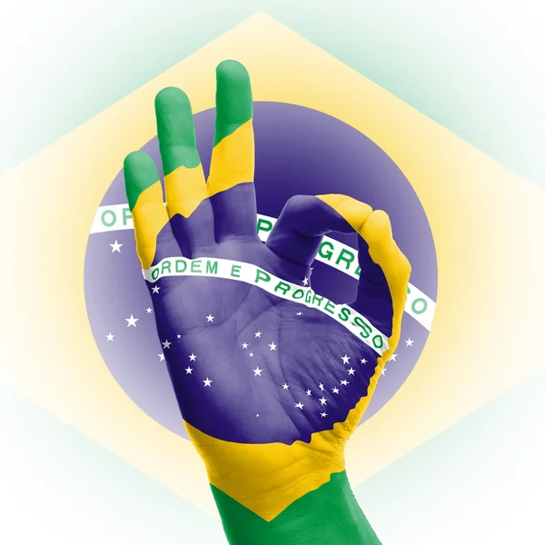 手 ok 标志与巴西国旗 — 图库照片