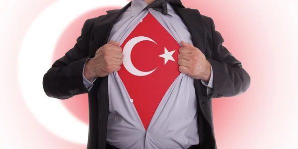 Деловой человек в футболке с турецким флагом — стоковое фото