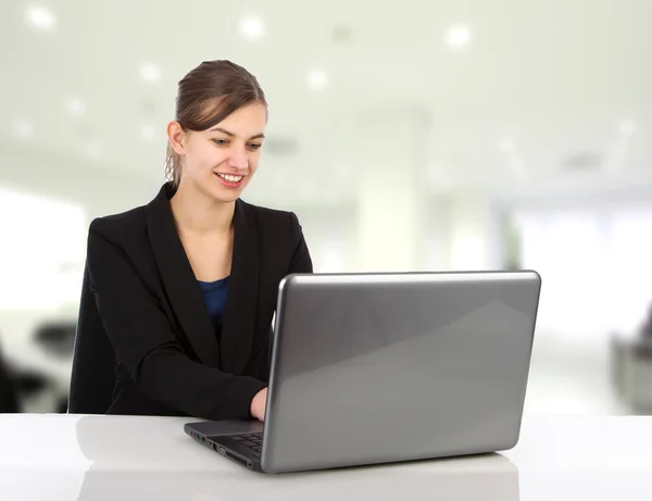 Attractive business woman working on a laptop — Stock Photo, Image