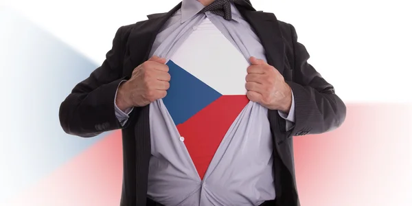 Деловой человек в футболке с флагом Чехии — стоковое фото