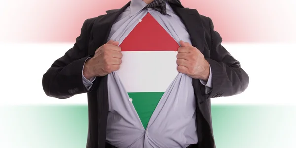 Geschäftsmann mit T-Shirt mit ungarischer Flagge — Stockfoto