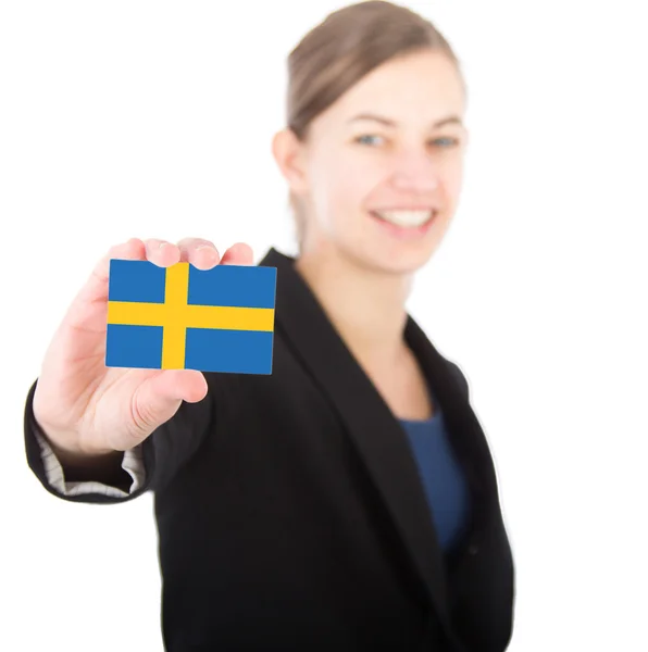 Mujer de negocios sosteniendo una tarjeta con la bandera sueca —  Fotos de Stock