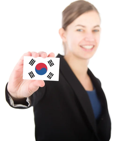 Mulher de negócios segurando um cartão com a bandeira sul-coreana — Fotografia de Stock