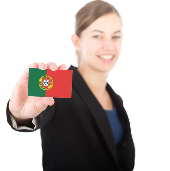 Mujer de negocios sosteniendo una tarjeta con la bandera portuguesa —  Fotos de Stock