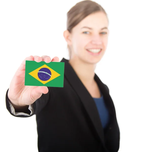 Mulher de negócios segurando um cartão com a bandeira brasileira — Fotografia de Stock