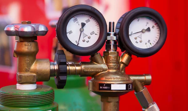 Dois medidores de pressão de gás — Fotografia de Stock