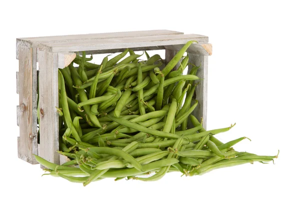 Färska gröna bönor i en låda — Stockfoto