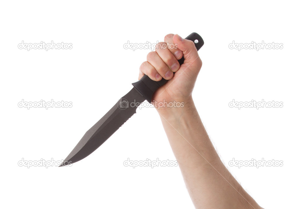 Mão segurando a faca de combate 
