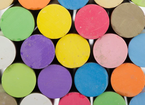 Paus de giz coloridos empilhados — Fotografia de Stock