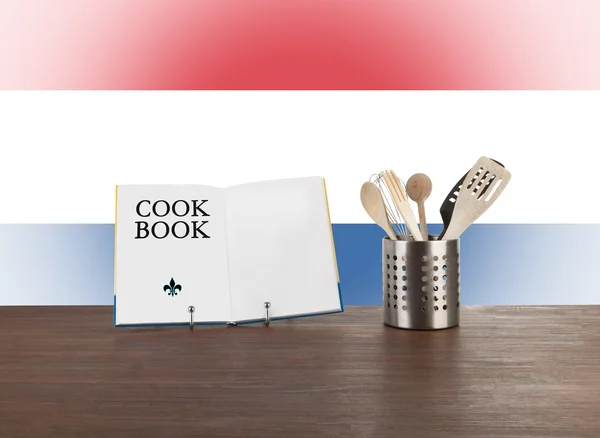 Kochbuch und Küchenutensilien mit holländischer Flagge — Stockfoto