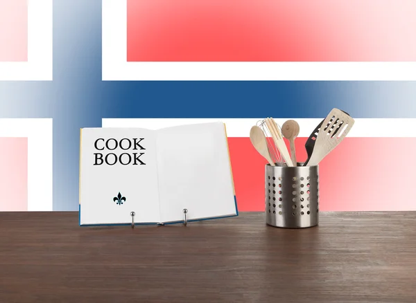 Kuchařka a nádobím s norská vlajka — Stock fotografie