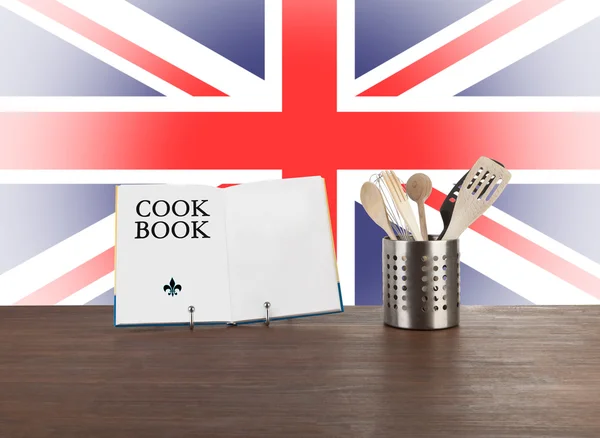 Cookbook e utensílios de cozinha com bandeira inglesa — Fotografia de Stock