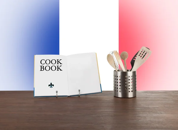 Livre de cuisine et ustensiles de cuisine avec drapeau français — Photo