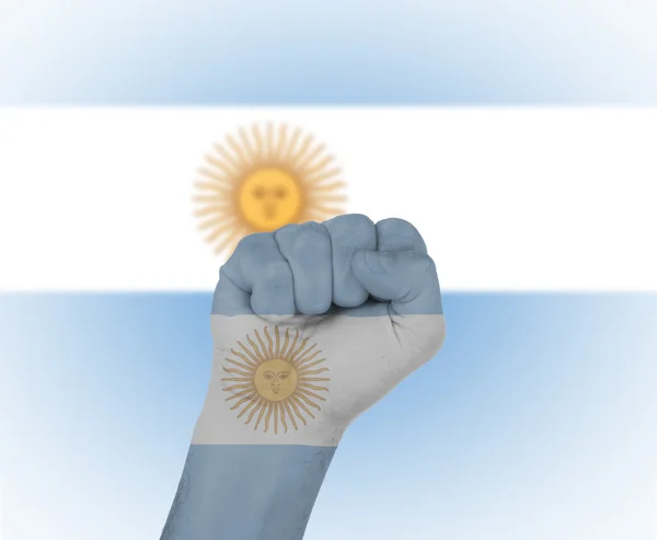 Poing enveloppé dans le drapeau de l'Argentine — Photo
