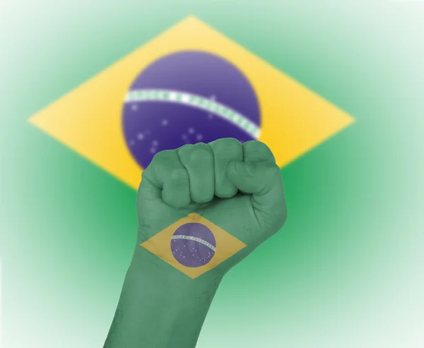 Näve insvept i Brasilien flagg — Stockfoto