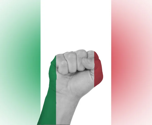 Puño envuelto en la bandera de Italia — Foto de Stock