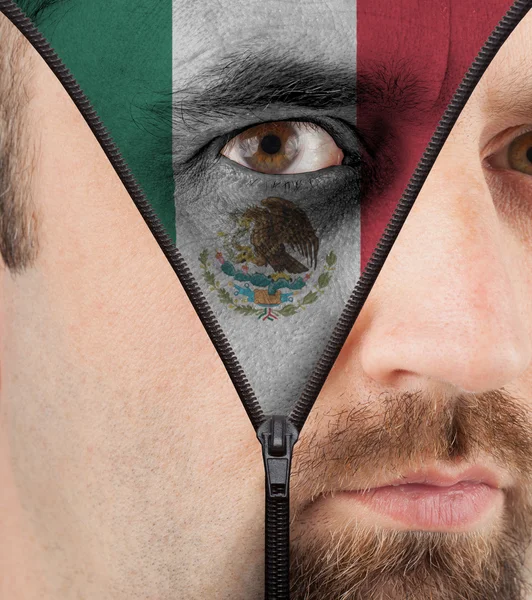 Decomprimere la faccia alla bandiera di Mexico — Foto Stock
