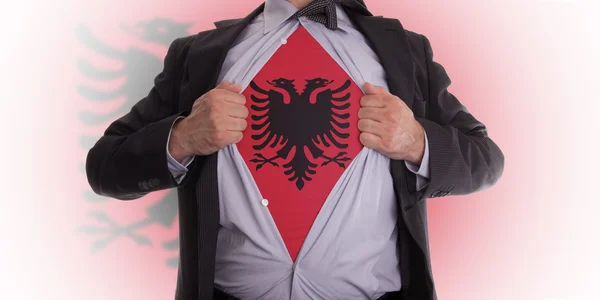 Affärsman med albanska flagga t-shirt — Stockfoto