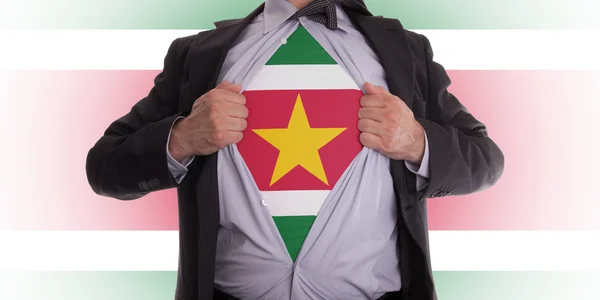Homme d'affaires avec t-shirt drapeau Suriname — Photo