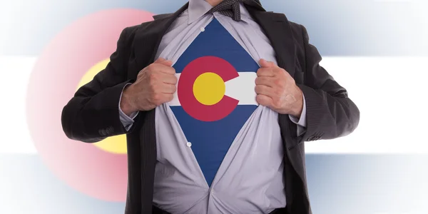 Geschäftsmann mit Colorado-Flagge T-Shirt — Stockfoto