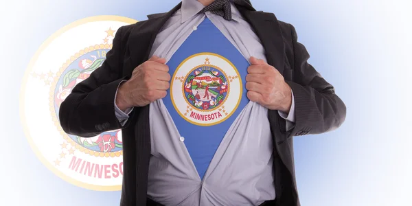 Homme d'affaires avec drapeau du Minnesota t-shirt — Photo