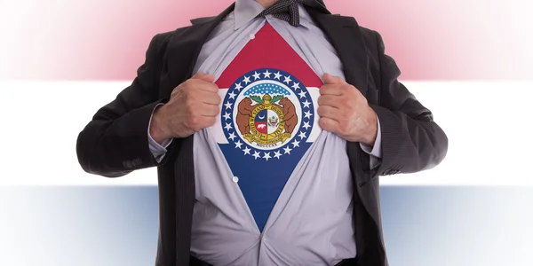 Homme d'affaires avec t-shirt drapeau Missouri — Photo