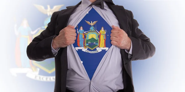 Homme d'affaires avec t-shirt drapeau de New York — Photo