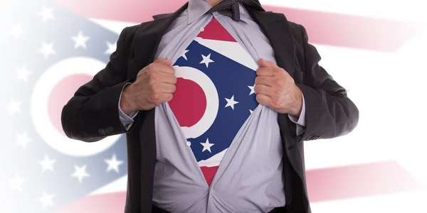 Affärsman med ohio flagga t-shirt — Stockfoto