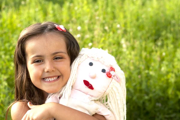 küçük kız ve moppet