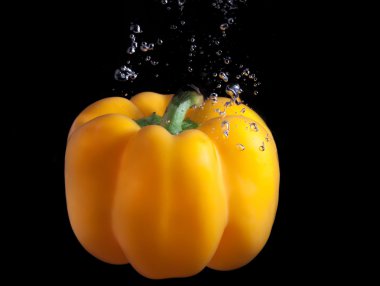 sarı kırmızı biber splash su.