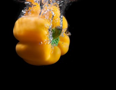 sarı kırmızı biber splash su.