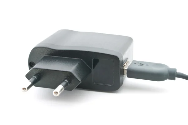 Caricabatterie per dispositivi USB con cavo USB inserito . — Foto Stock