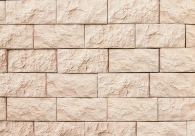 taş duvar tuğla ile.