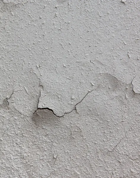Sprickor på grå betongmur. — Stockfoto