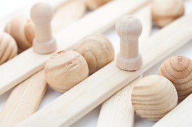 ahşap şeritler ve topları.